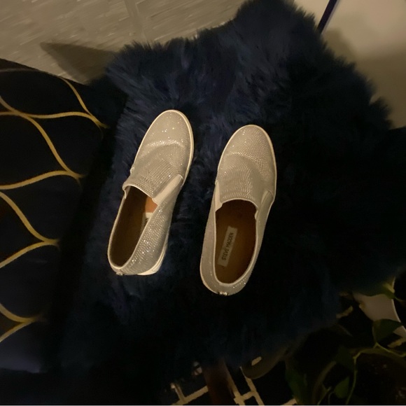 Steve Madden Amplify Shoes Silver Bedazzled Slip On Shoes - Picture 2 of 4